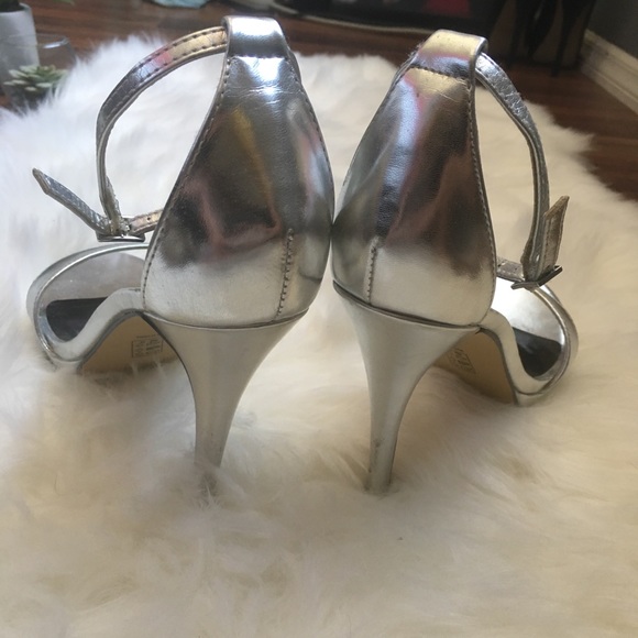 Silver heels with ankle strap - Picture 3 of 3